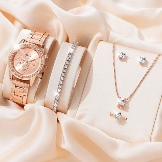 Ensemble montre , bracelet , bague, collier, boucles d'oreilles de luxe .